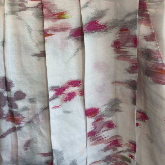 Banana Republic | Side Pleat Pencil Skirt - Picture 4 of 8